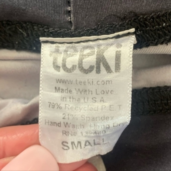 2-piece Teeki Top Pants set 🤩 worn twice. Darker Navy bottoms + Blue crop tank - Picture 13 of 16